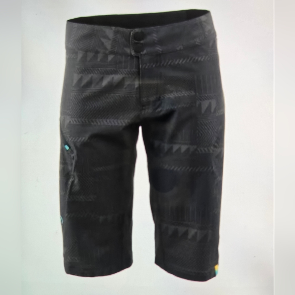 Yeti Black Geometric Pattern Athletic Women's Shorts